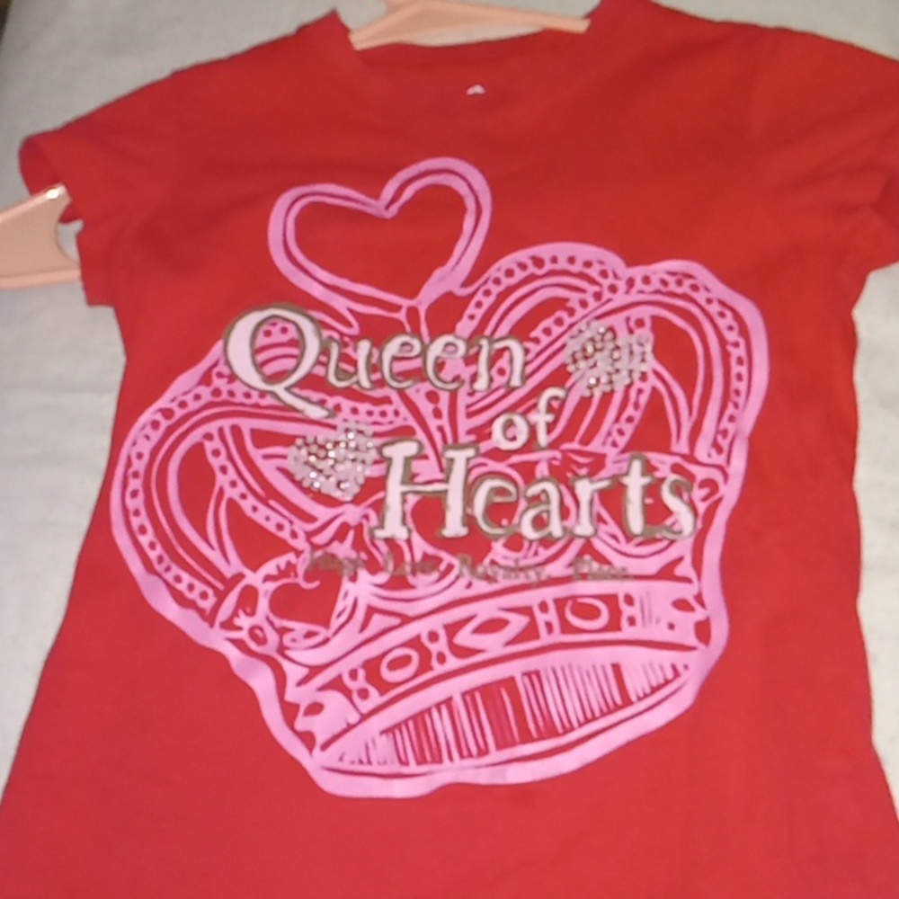 Girls tee short sleeve red with queens of hearts